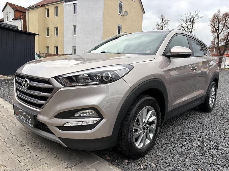 Gold Gebraucht 2016 Hyundai Tucson Trend SUV | 13.499 € (Guter Preis) - Bild 1/4