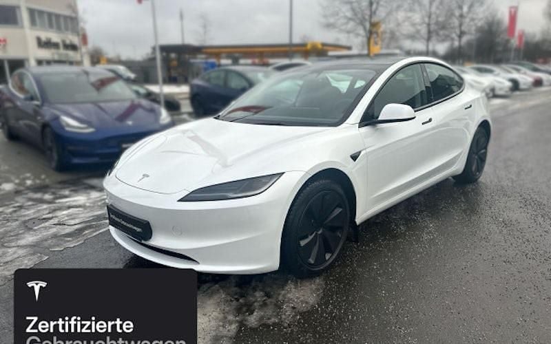 Weiß Gebraucht 2024 Tesla Model 3 Standard Range Limousine | 38.800 € (Fairer Preis) - Bild 1/4