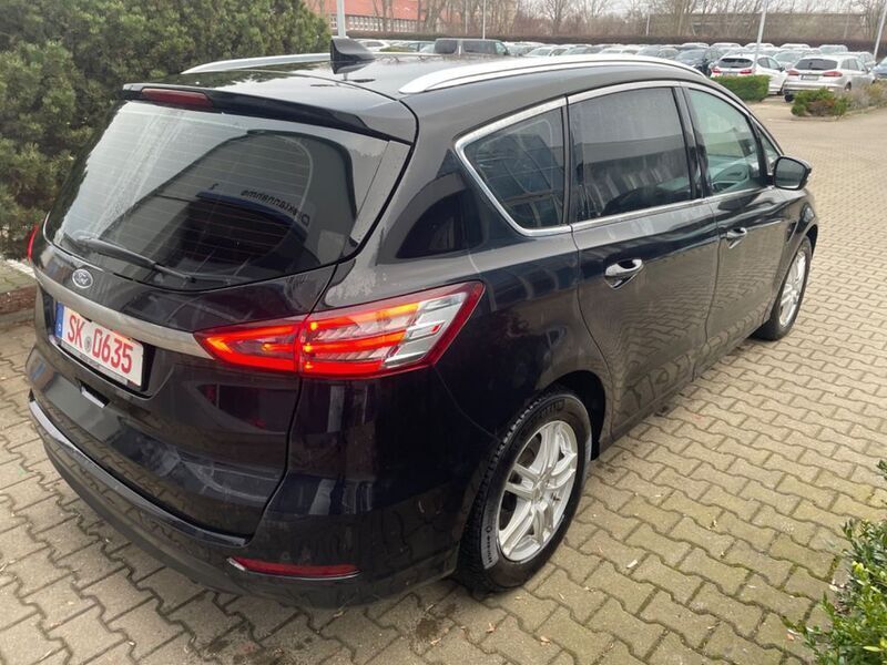 Gebraucht Ford S-MAX Titanium 150 PS (110 kW) 2020 Schwarz Van / Kleinbus