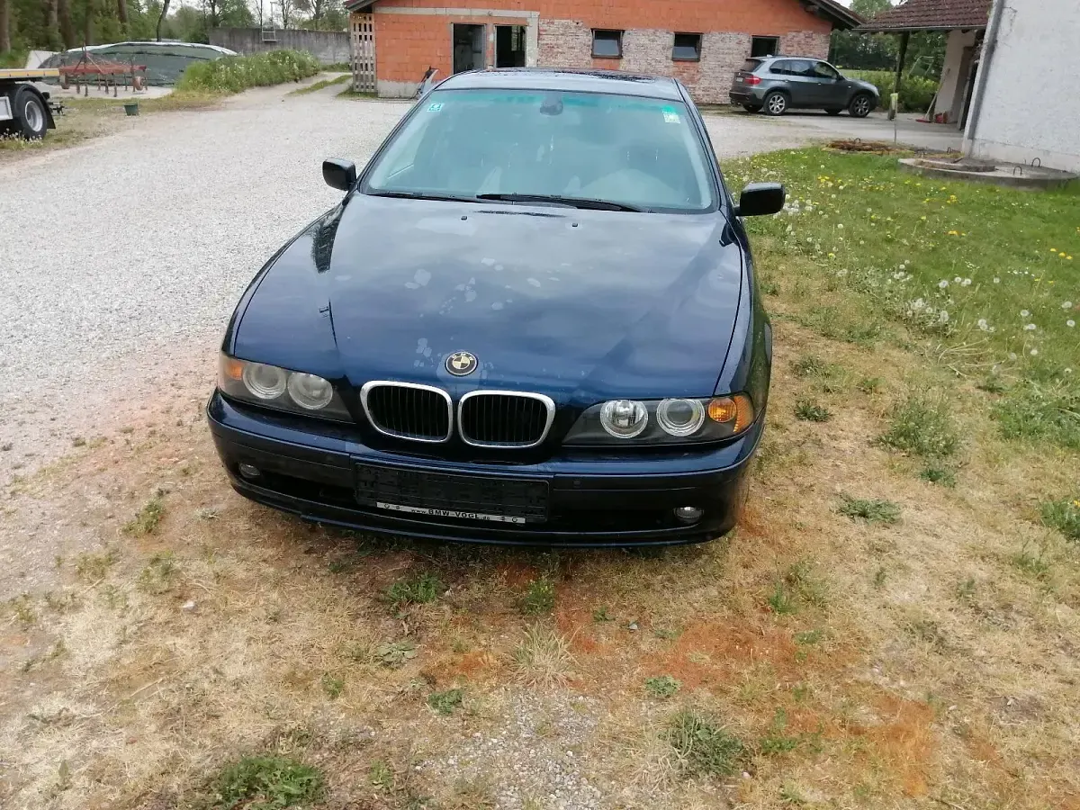 Second-hand BMW 520 185 CP (136 kW) 2001 Albastru Berlinǎ