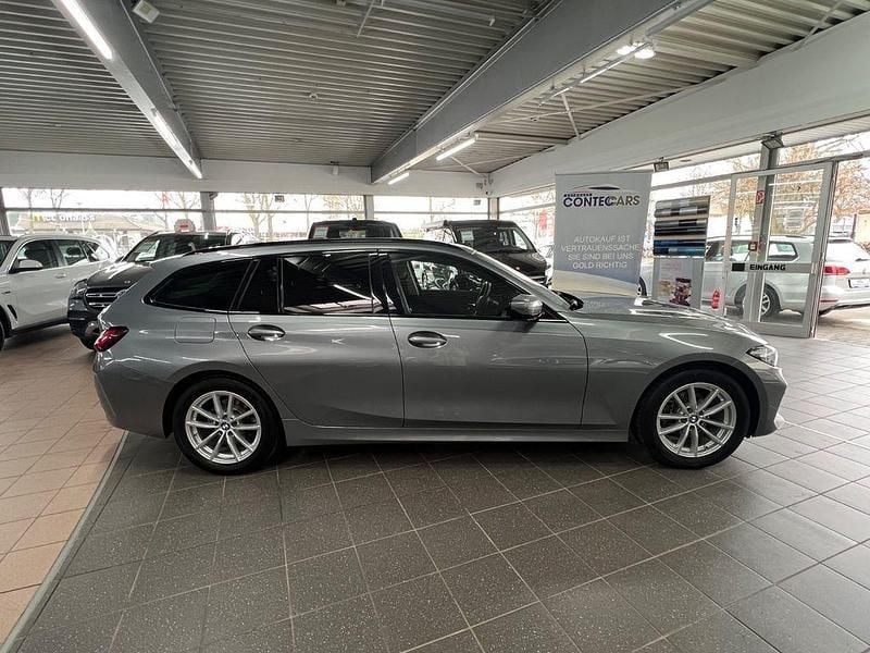 Skyscraper grau Gebraucht 2022 BMW 318 Shadowline Kombi | 26.999 € (Fairer Preis) - Bild 1/4