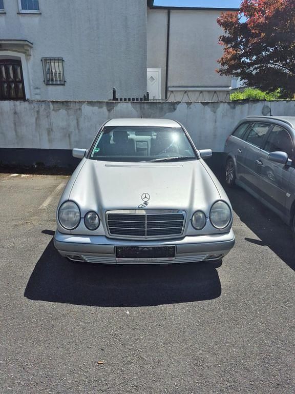 Gebraucht Mercedes 280 204 PS (150 kW) 1999 Silber Limousine