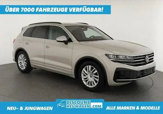Sechura beige metallic Neu 2025 VW Touareg Elegance SUV | 69.895 € - Bild 1/4