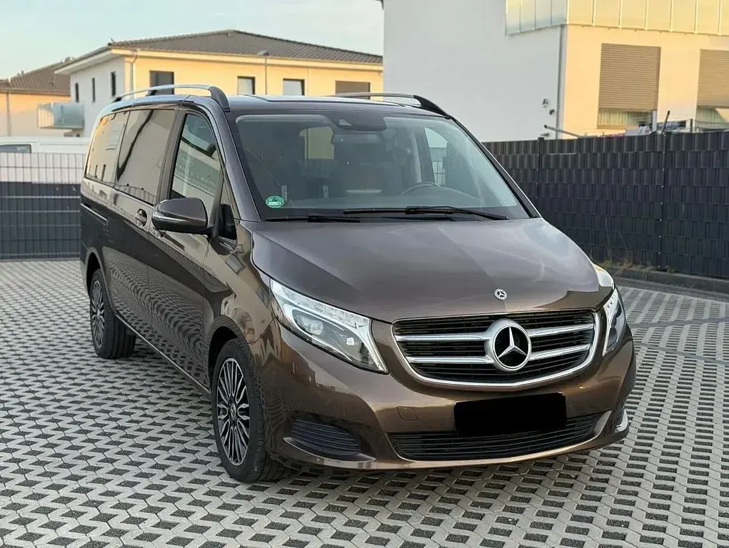 Gebraucht Mercedes V250 Sport 190 PS (139 kW) 2018 Braun Van / Kleinbus