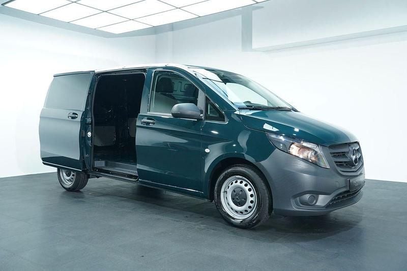 Gebraucht Mercedes Vito 102 PS (75 kW) 2021 Grün Van