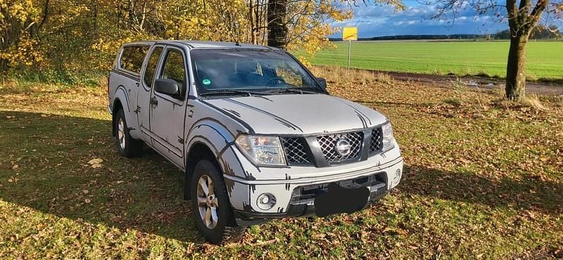 Grau Gebraucht 2006 Nissan Navara Abholung | 6.450 € (Guter Preis) - Bild 1/4
