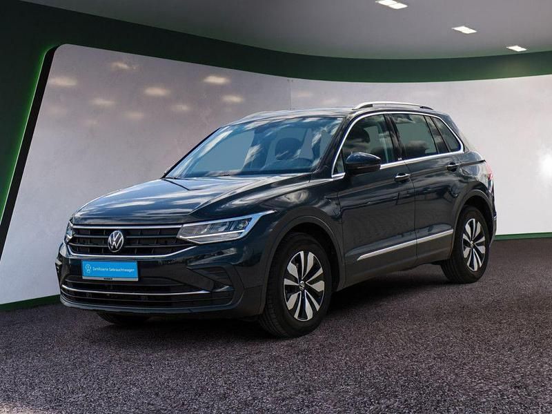 Gebraucht VW Tiguan Move 131 PS (96 kW) 2024 Grau / uranograu SUV