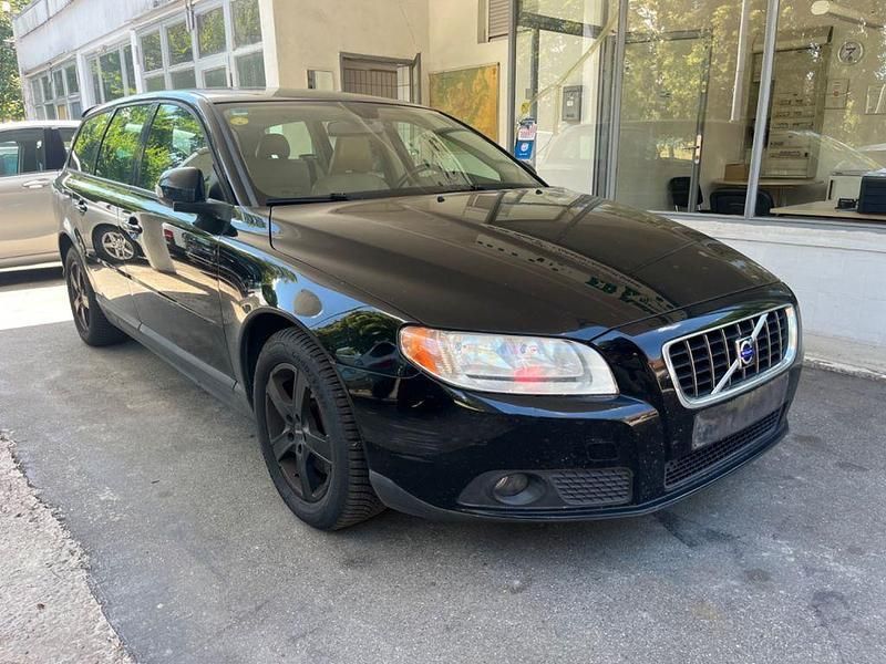 Schwarz Gebraucht 2009 Volvo V70 Kinetic Kombi | 1.880 € (Guter Preis) - Bild 1/4