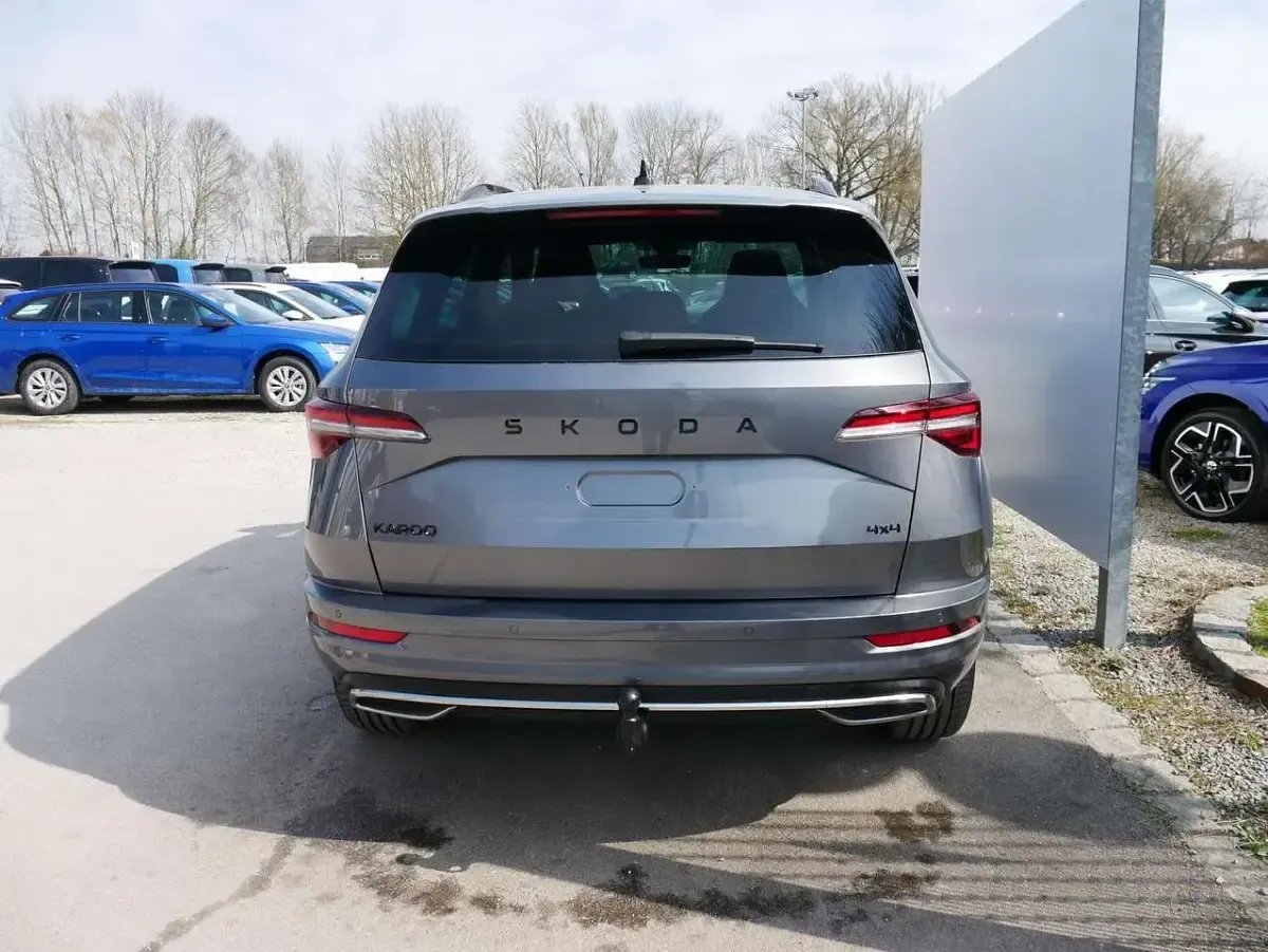 Neu Skoda Karoq SportLine 190 PS (139 kW) 2026 Graphite grau metallic SUV