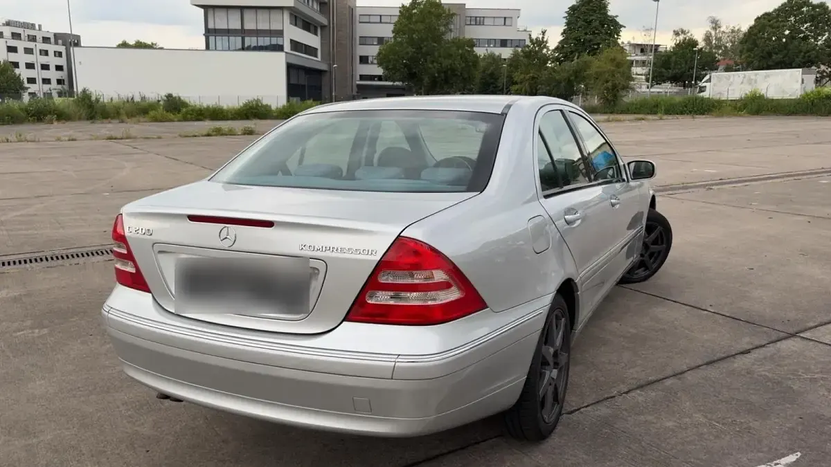 Gebraucht Mercedes C200 163 PS (119 kW) 2002 Silber Limousine