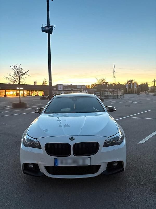 Weiß Gebraucht 2016 BMW 520 M Sport Limousine | 14.900 € (Fairer Preis) - Bild 1/4