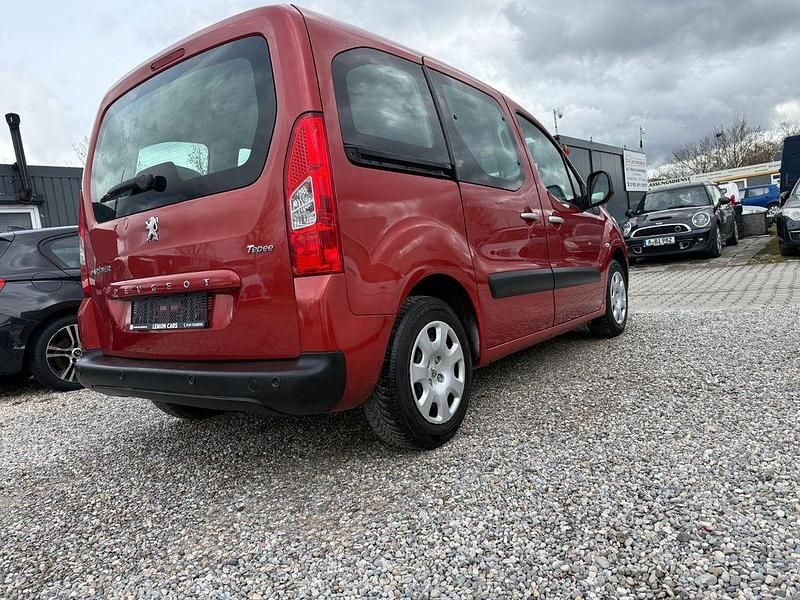 Gebraucht Peugeot Partner Tepee Family 90 PS (66 kW) 2010 Orange Van / Kleinbus