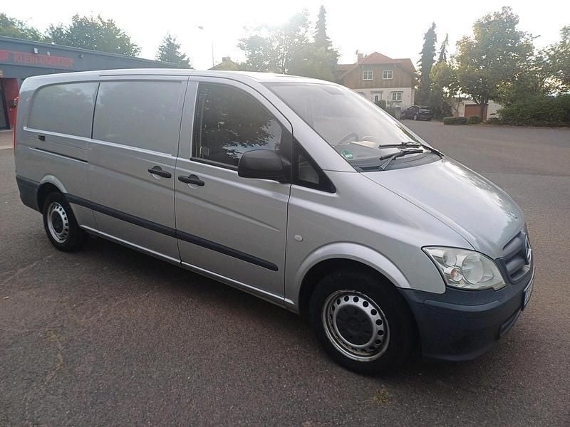 Silber Gebraucht 2012 Mercedes Vito Van / Kleinbus | 9.500 € - Bild 1/4