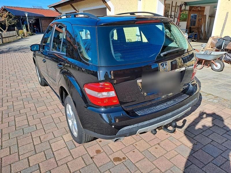 Gebraucht Mercedes ML320 224 PS (164 kW) 2007 Schwarz SUV