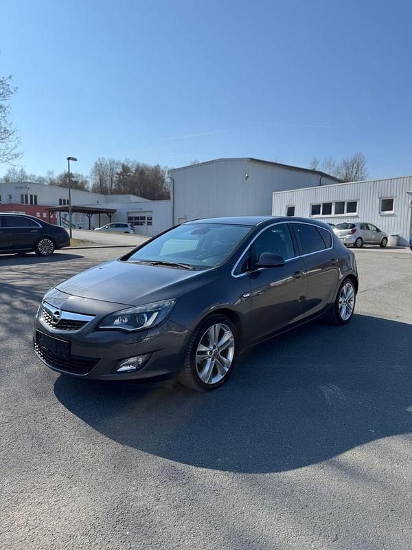 Gebraucht Opel Astra Cosmo 116 PS (85 kW) 2010 Grau Kleinwagen