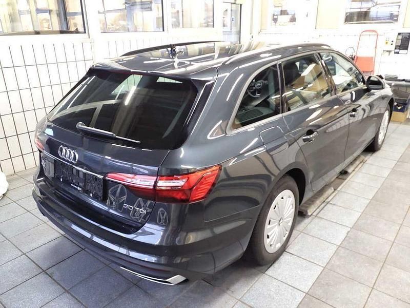 Gebraucht Audi A4 136 PS (100 kW) 2023 Manhattangrau metallic Kombi