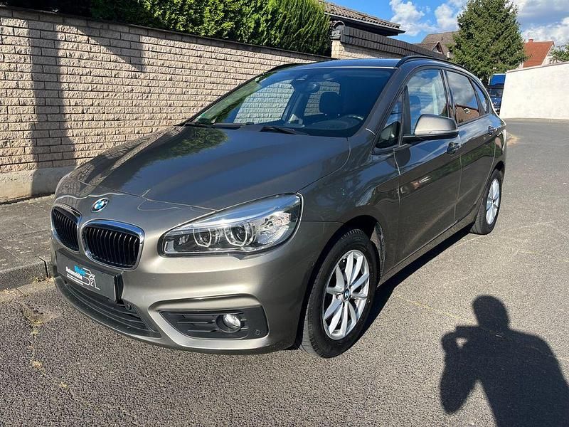 Silber Gebraucht 2014 BMW 218 Active Tourer Van / Kleinbus | 11.990 € (Fairer Preis) - Bild 1/4
