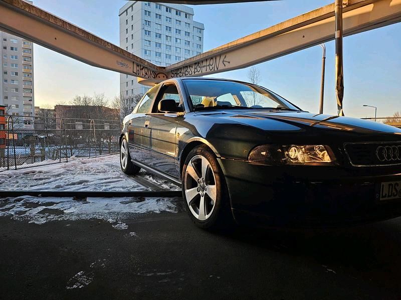 Gebraucht 1995 Audi A4 Limousine | 700 € - Bild 1/4