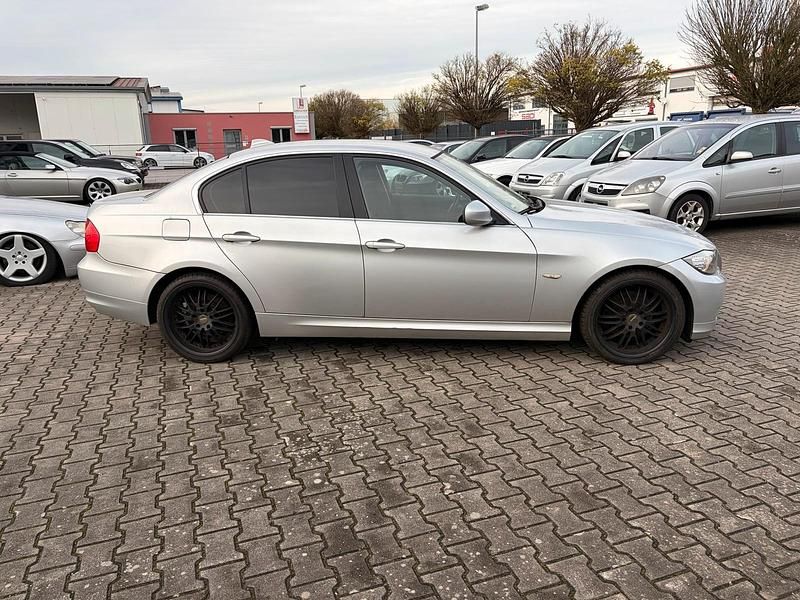 Gebraucht BMW 325 218 PS (160 kW) 2009 Limousine