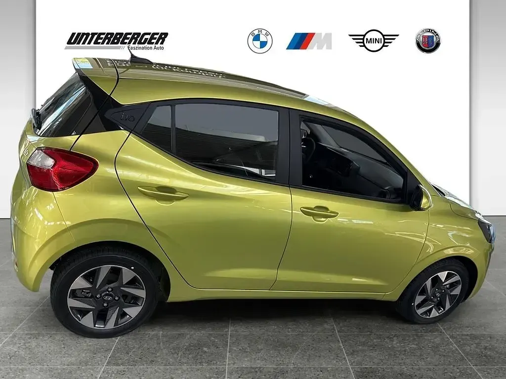 Gebraucht Hyundai i10 Trend 63 PS (46 kW) 2025 Lumen grey / mic Kleinwagen