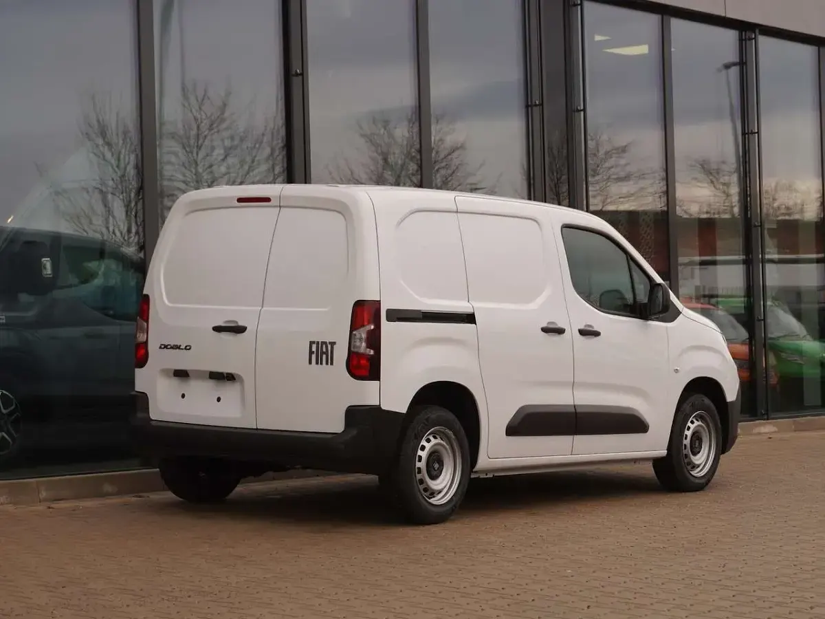 Neu Fiat Doblò 102 PS (75 kW) 2026 Weiß Van / Kleinbus