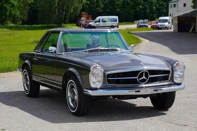 Gebraucht Mercedes 230 150 PS (110 kW) 1965 Grau Cabrio