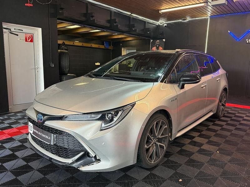 Silber Gebraucht 2020 Toyota Corolla Lounge Limousine | 13.900 € - Bild 1/4