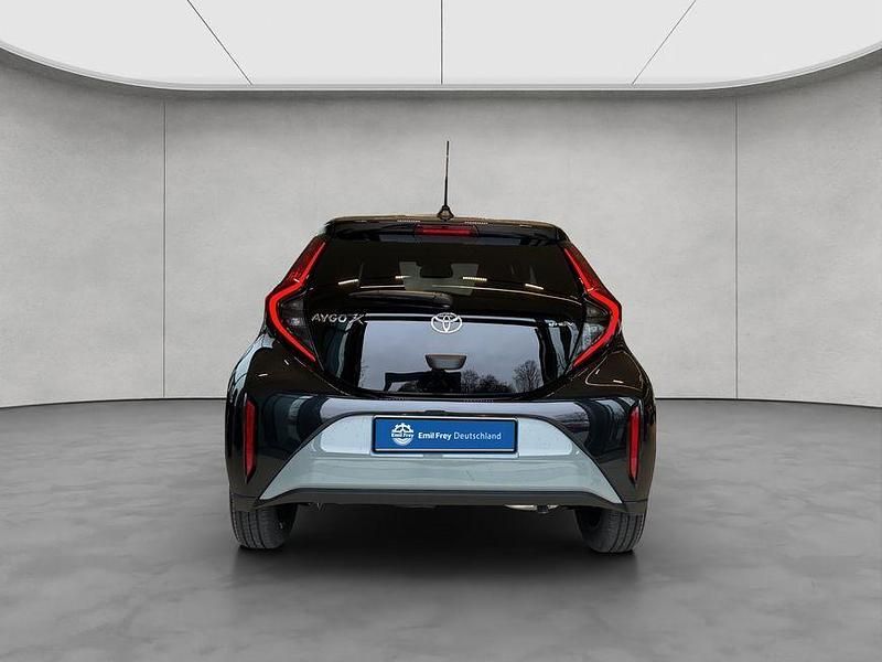 Neu Toyota Aygo X 116 PS (85 kW) 2026 Grün SUV