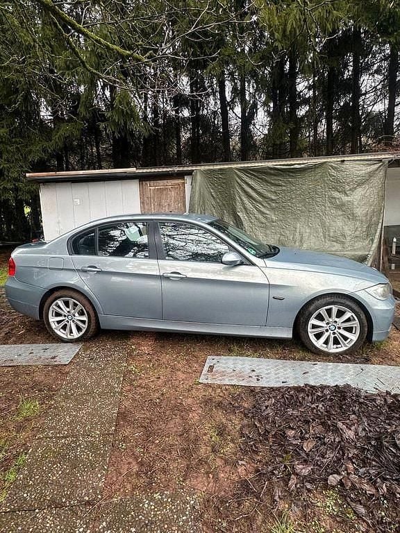 Gebraucht BMW 318 129 PS (94 kW) 2005 Grau Limousine