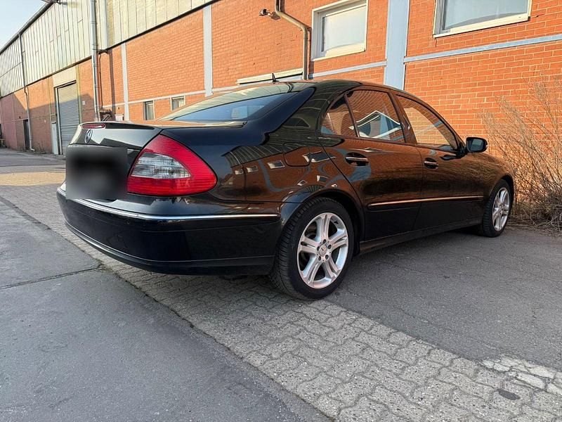 Gebraucht Mercedes E320 Avantgarde 224 PS (164 kW) 2008 Schwarz Limousine