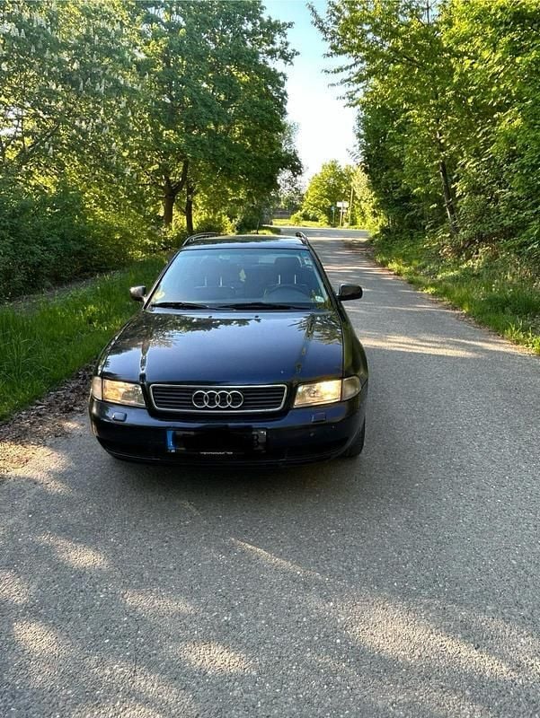 Blau Gebraucht 1996 Audi A4 Kombi | 2.200 € (Fairer Preis) - Bild 1/4
