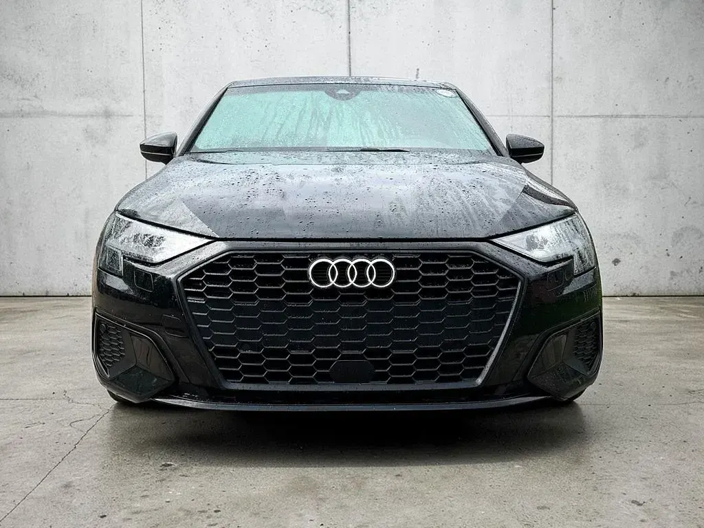 Używany Audi A3 Basis 116 KM (85 kW) 2020 Czarny Sedan/Limuzyna