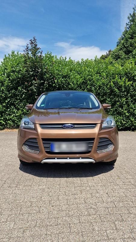 Braun Gebraucht 2013 Ford Kuga Titanium S SUV | 11.900 € (Fairer Preis) - Bild 1/4