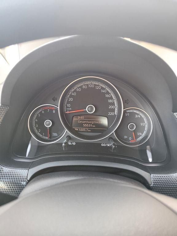 Second-hand VW up! 65 CP (47 kW) 2021 Alb Hatchback