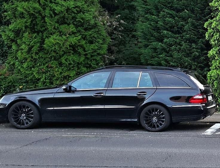 Gebraucht Mercedes E350 272 PS (200 kW) 2008 Schwarz Limousine