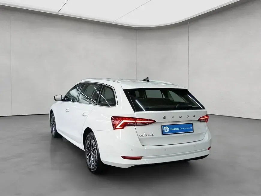 Gebraucht Skoda Octavia 150 PS (110 kW) 2023 Candyweiß uni Kombi