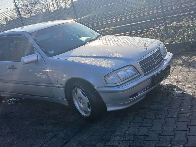 Gebraucht 1999 Mercedes C240 Kombi | 3.999 € (Etwas zu teuer) - Bild 1/4