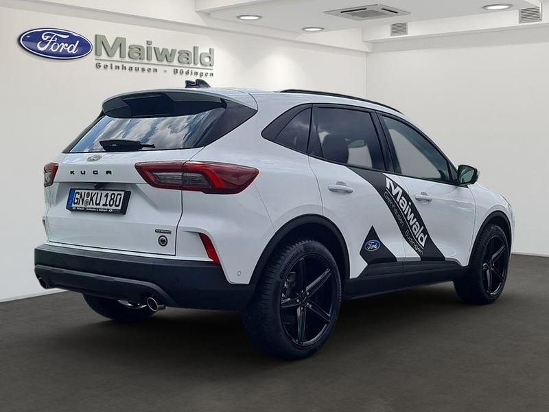 Gebraucht Ford Kuga Titanium 182 PS (133 kW) 2025 Frostweiß SUV