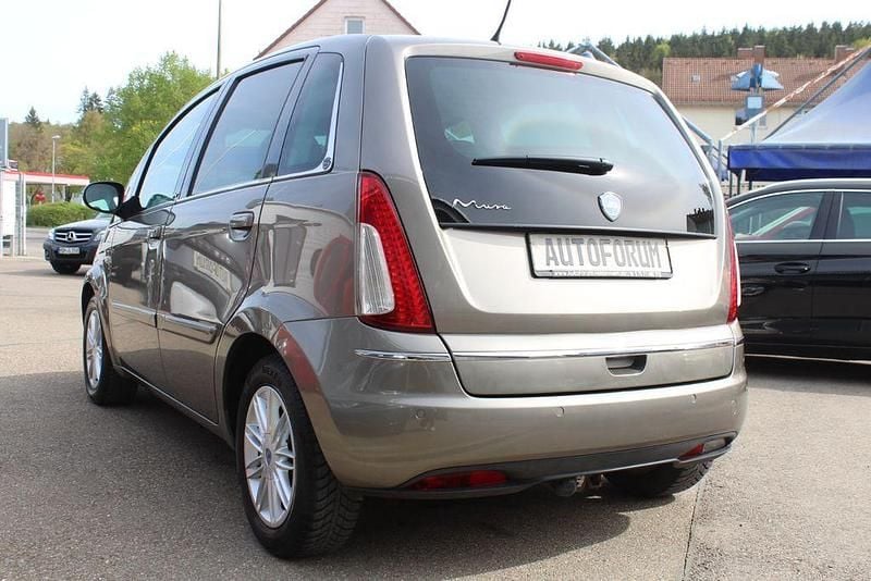 Usata Lancia Musa 95 CV (69 kW) 2010 Grigio Monovolume