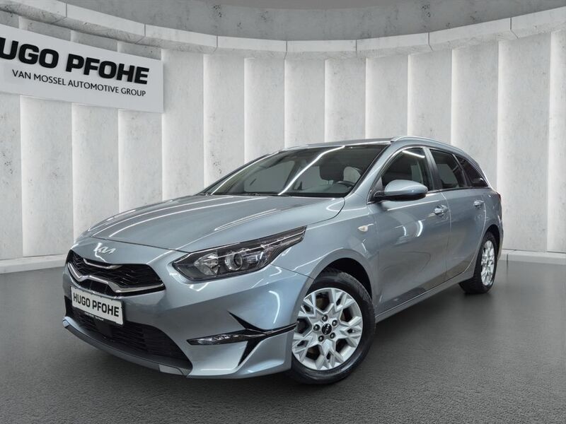 Andere farbe Gebraucht 2023 Kia Ceed Vision Kleinwagen | 23.900 € (Etwas zu teuer) - Bild 1/4