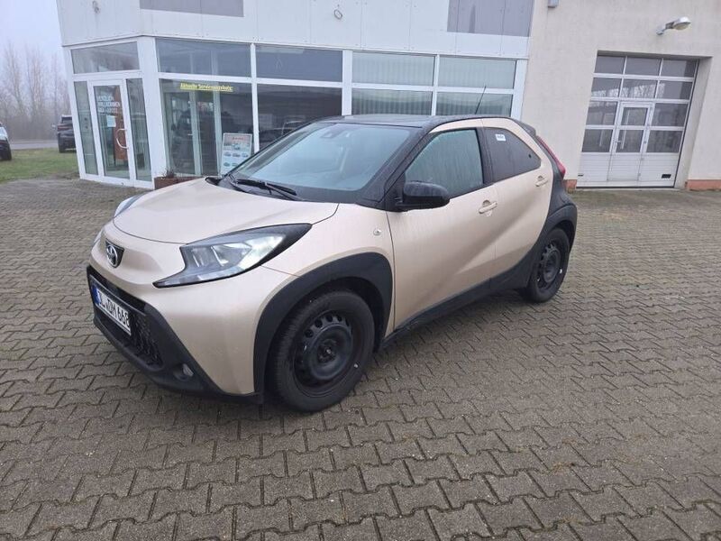 Gebraucht Toyota Aygo X Team 72 PS (52 kW) 2024 Beige SUV