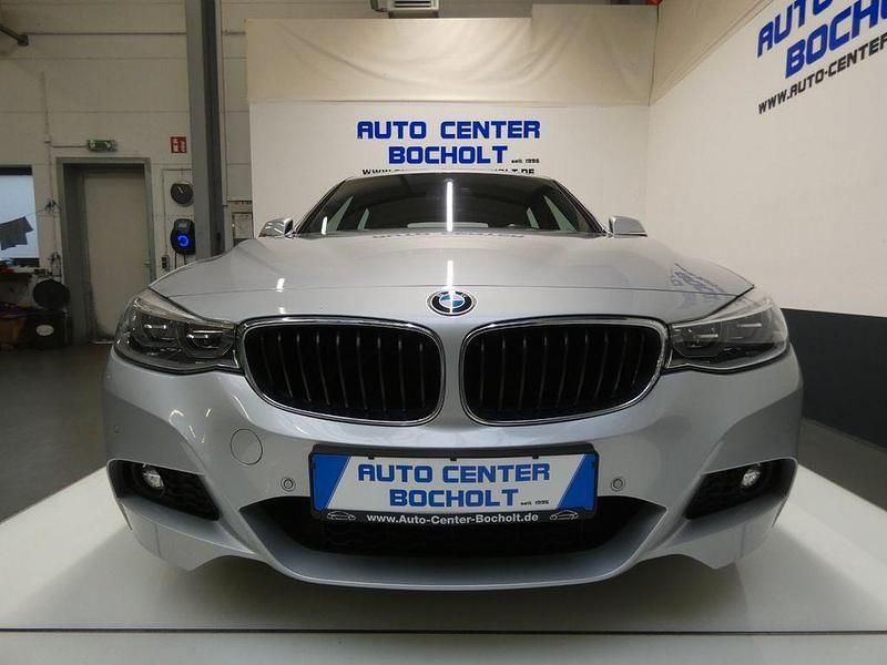 Silber Gebraucht 2018 BMW 330 M Sport Limousine | 23.900 € (Guter Preis) - Bild 1/4