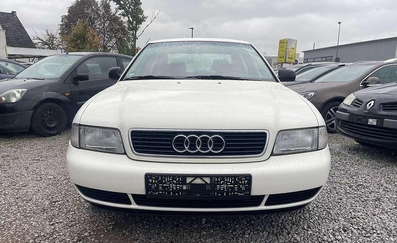 Weiß Gebraucht 1996 Audi A4 Limousine | 4.200 € (Teuer) - Bild 1/4