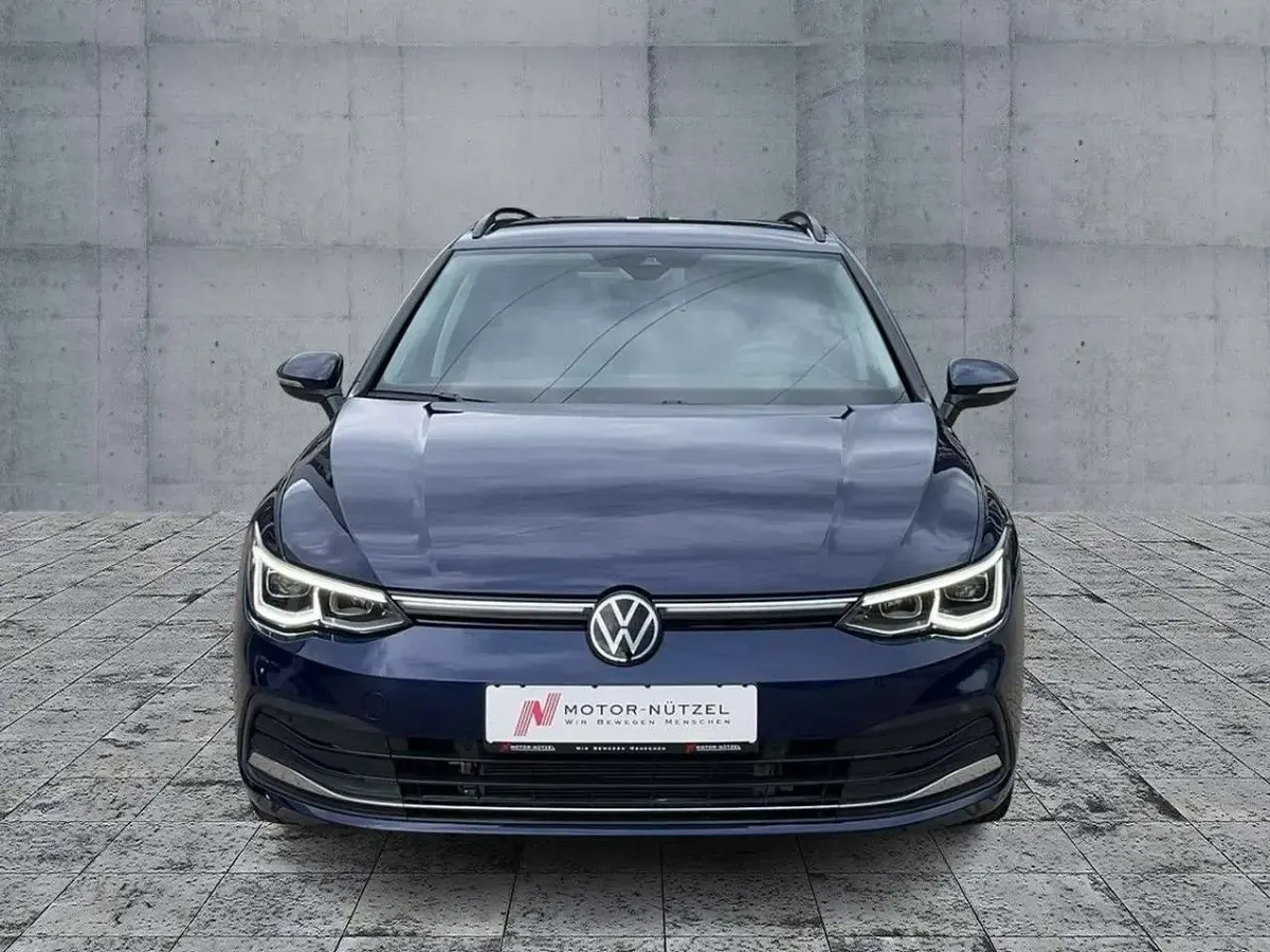 Gebraucht VW Golf VIII Style 190 PS (139 kW) 2023 Atlantik blue metallic Kombi