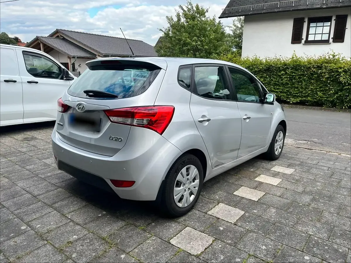 Gebraucht Hyundai ix20 89 PS (65 kW) 2012 Grau Kleinwagen