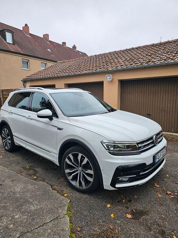 Weiß Gebraucht 2018 VW Tiguan Highline SUV | 31.000 € - Bild 1/4