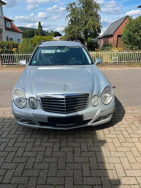 Silber Gebraucht 2007 Mercedes E200 Kombi | 5.600 € (Fairer Preis) - Bild 1/4