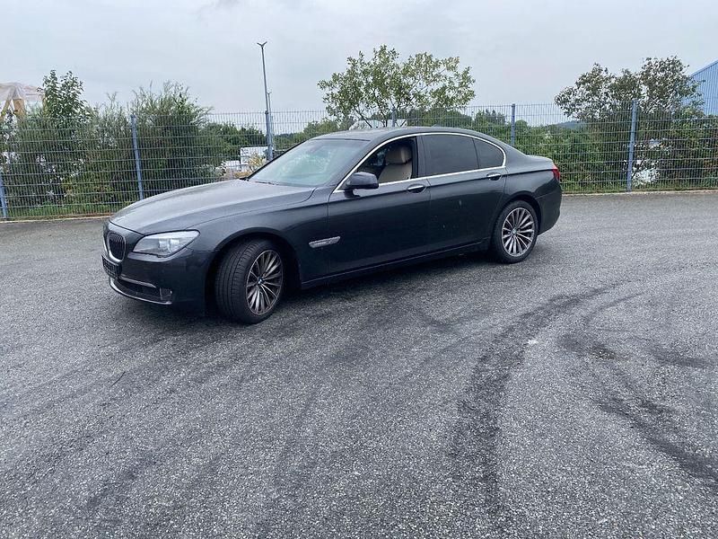 Schwarz Gebraucht 2010 BMW 730 Sport Line Limousine | 9.400 € (Guter Preis) - Bild 1/4