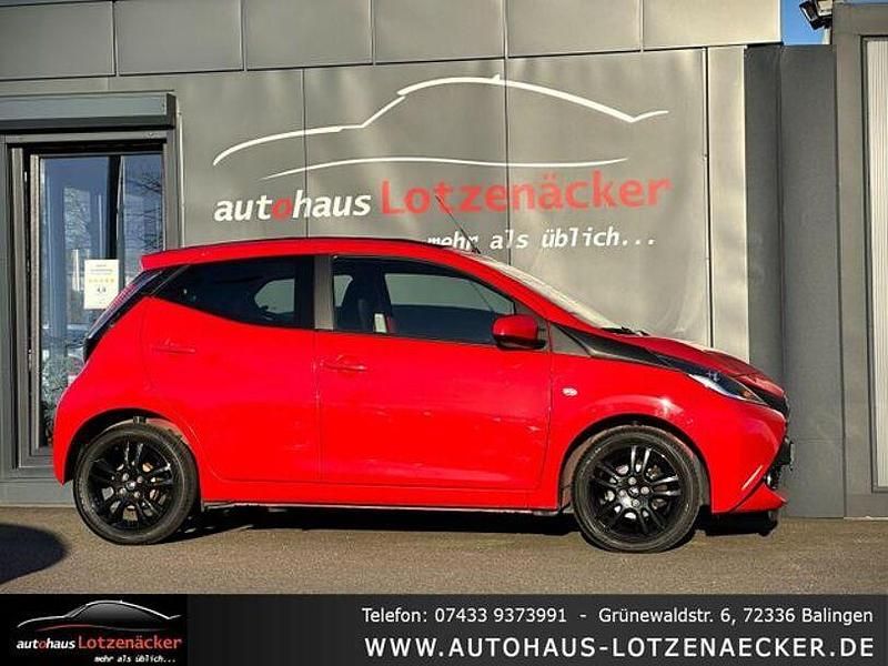 Gebraucht Toyota Aygo 69 PS (50 kW) 2016 Rot Kleinwagen