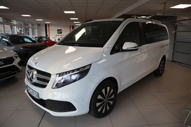 Bergkristallweiß metallic Gebraucht 2023 Mercedes V250 Van / Kleinbus | 63.785 € (Etwas zu teuer) - Bild 1/4